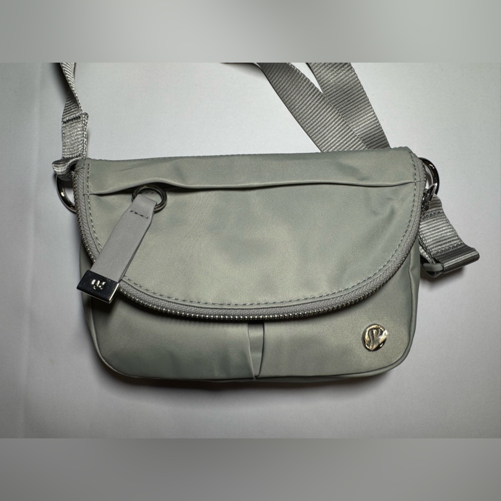 NWOT Lululemon All Night Festival Bag *Micro 1.5L Grey Unisex - Picture 8 of 11